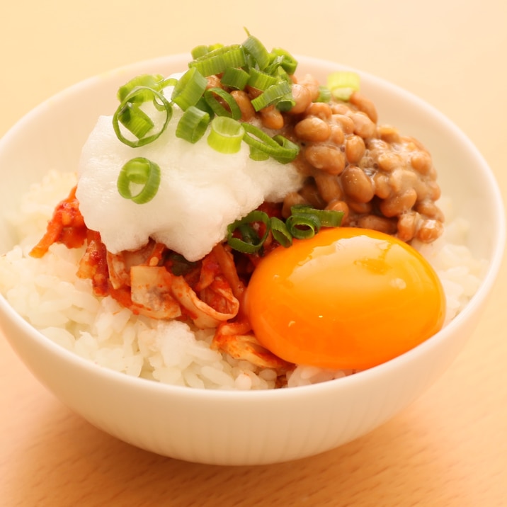 ふわふわメレンゲTKGにねばねば納豆とキムチ